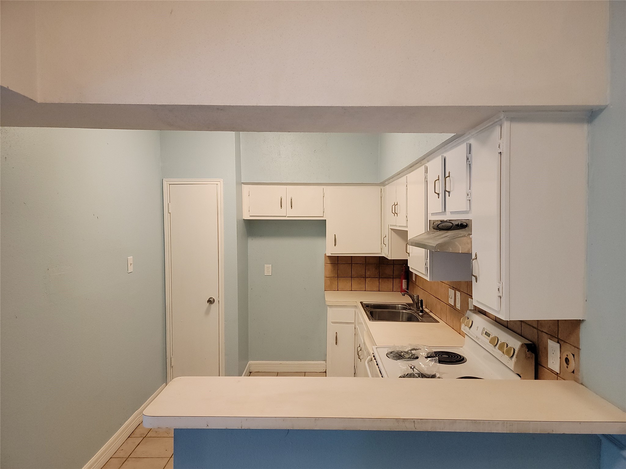 2100 Tanglewilde Street, Unit 600 Houston, TX 77063 - Photo 16 of 21 Kitchen