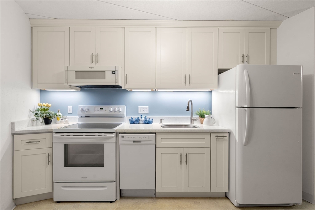152 Turner Road, Unit 52 Holliston, MA 01746 - Photo 1 of 15
