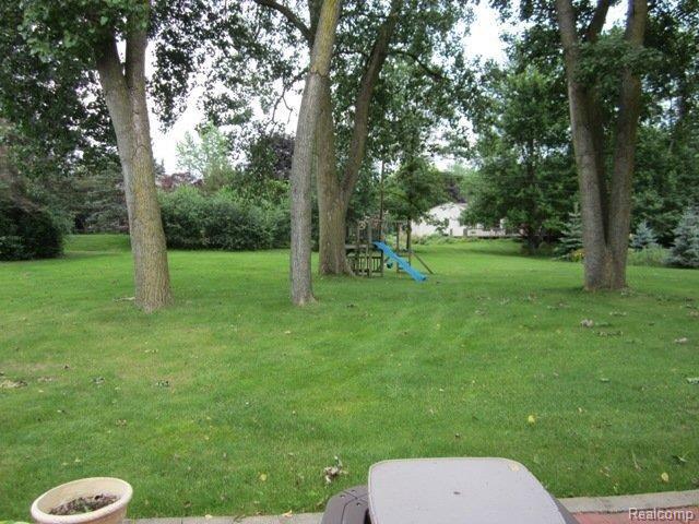 5875 Shaun Road West Bloomfield, MI 48322 - Photo 25 of 25 6.27.2011 061