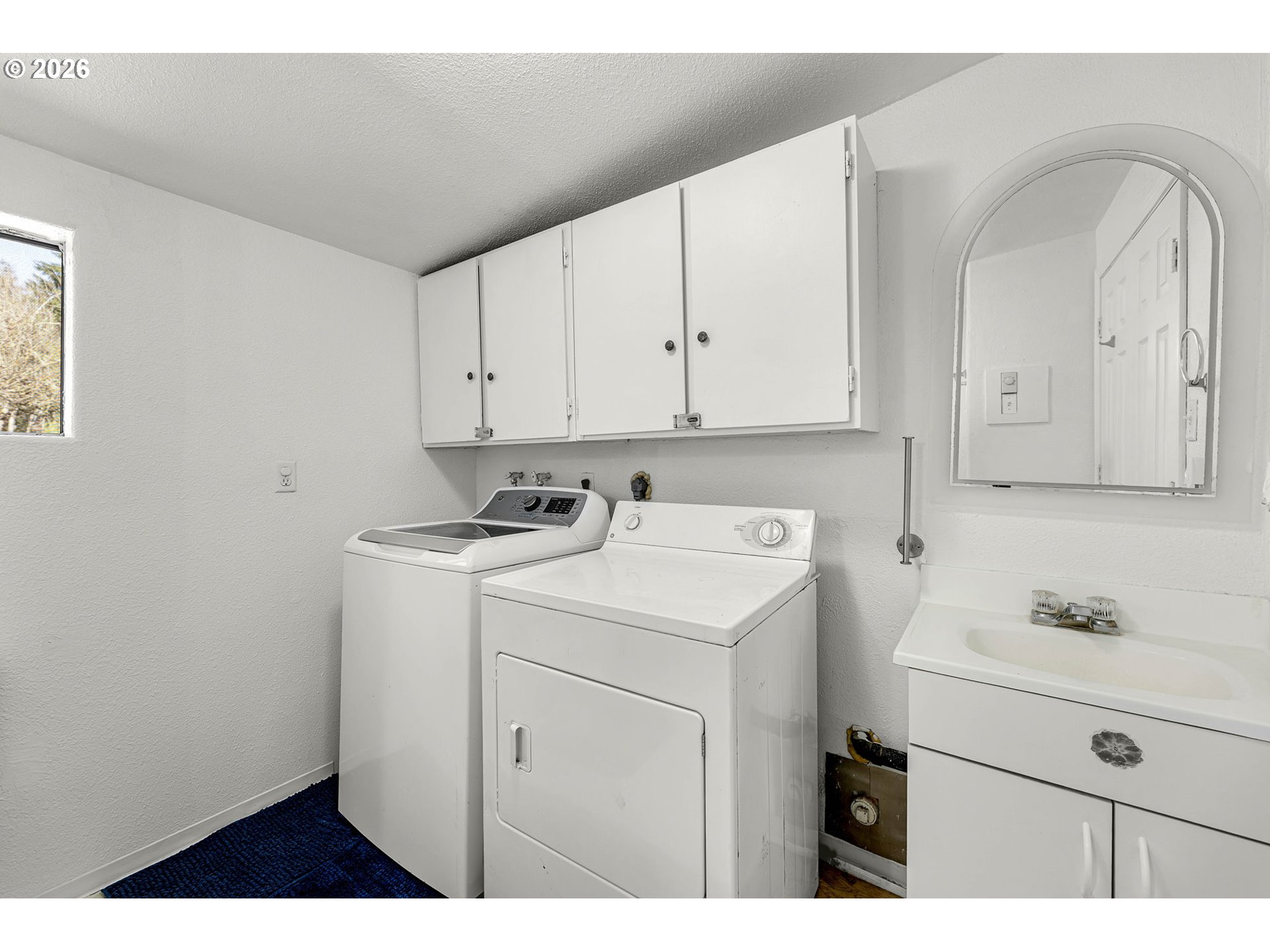 19905 Northeast 176th Avenue Battle Ground, WA 98604 - Photo 18 of 38 a utility room with dryer and washer