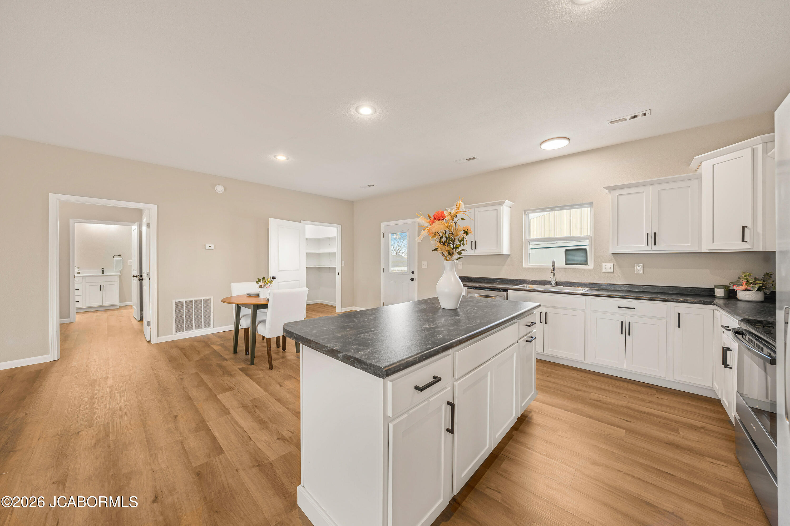 1202 Hillcrest Road California, MO 65018 - Photo 7 of 43 DSC02383-3264