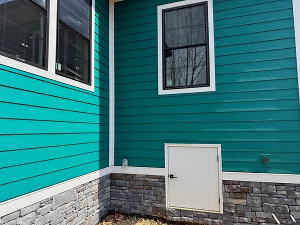 $590,000 | 1131 Golf View Court, Huddleston, VA 24104