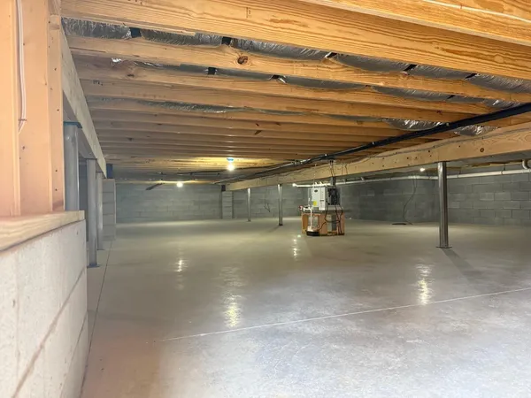 $590,000 | 1131 Golf View Court, Huddleston, VA 24104