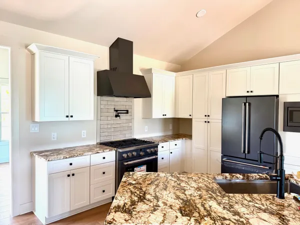 $590,000 | 1131 Golf View Court, Huddleston, VA 24104