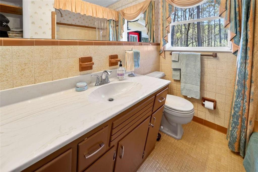 881 Rockbridge Road Lilburn, GA 30047 - Photo 15 of 47