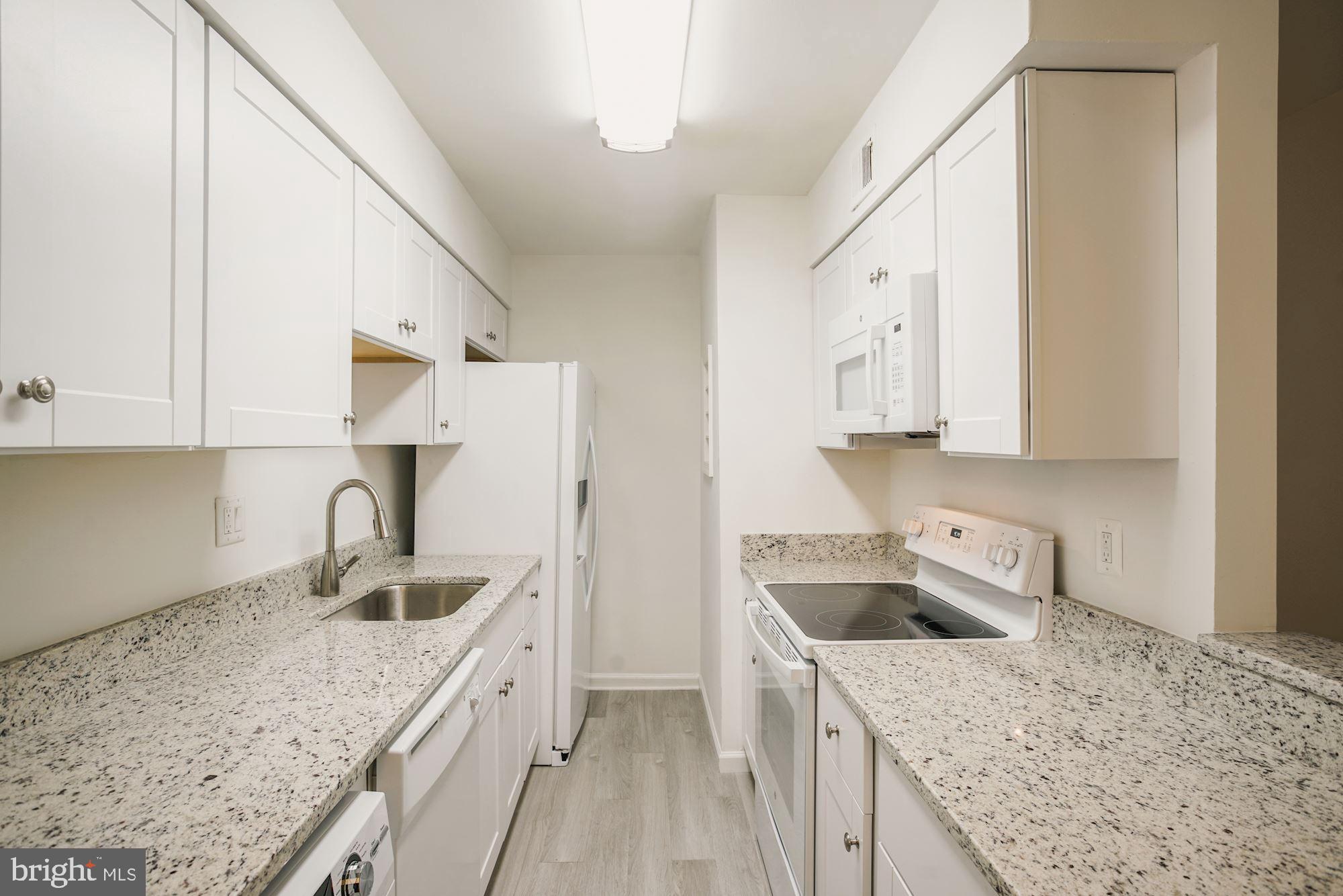 8112 Colony Point Road, Unit 231 Springfield, VA 22152 - Photo 4 of 30 Brand new granite counter tops & appliances
