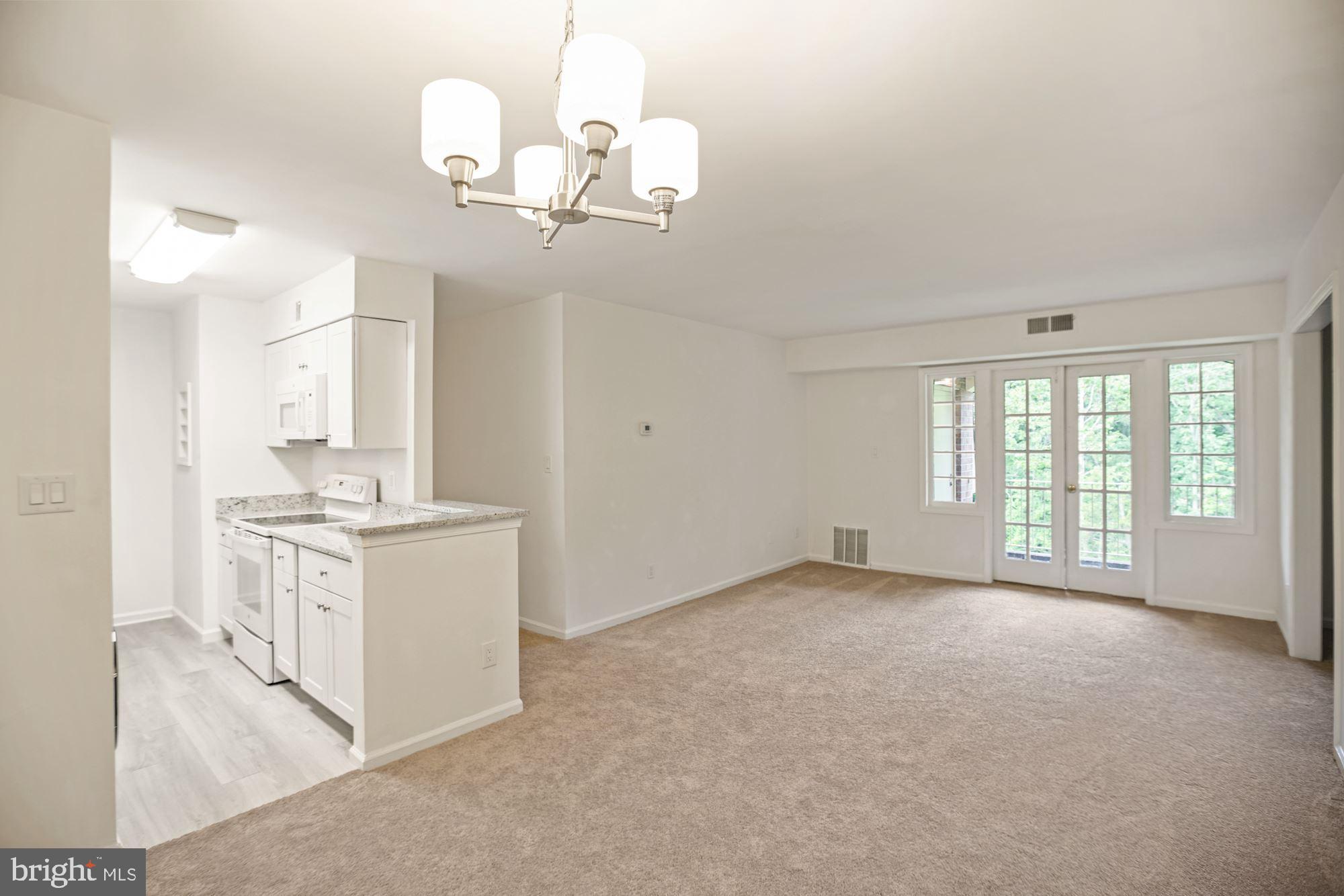 8112 Colony Point Road, Unit 231 Springfield, VA 22152 - Photo 9 of 30 Bright & beautiful throughout
