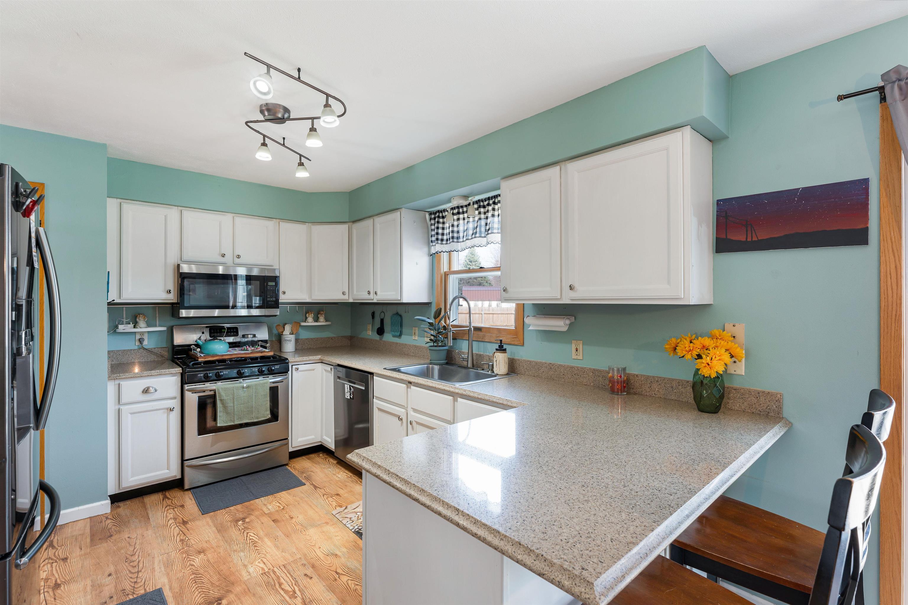 1320 Montclair Place Fort Atkinson, WI 53538 - Photo 6 of 35