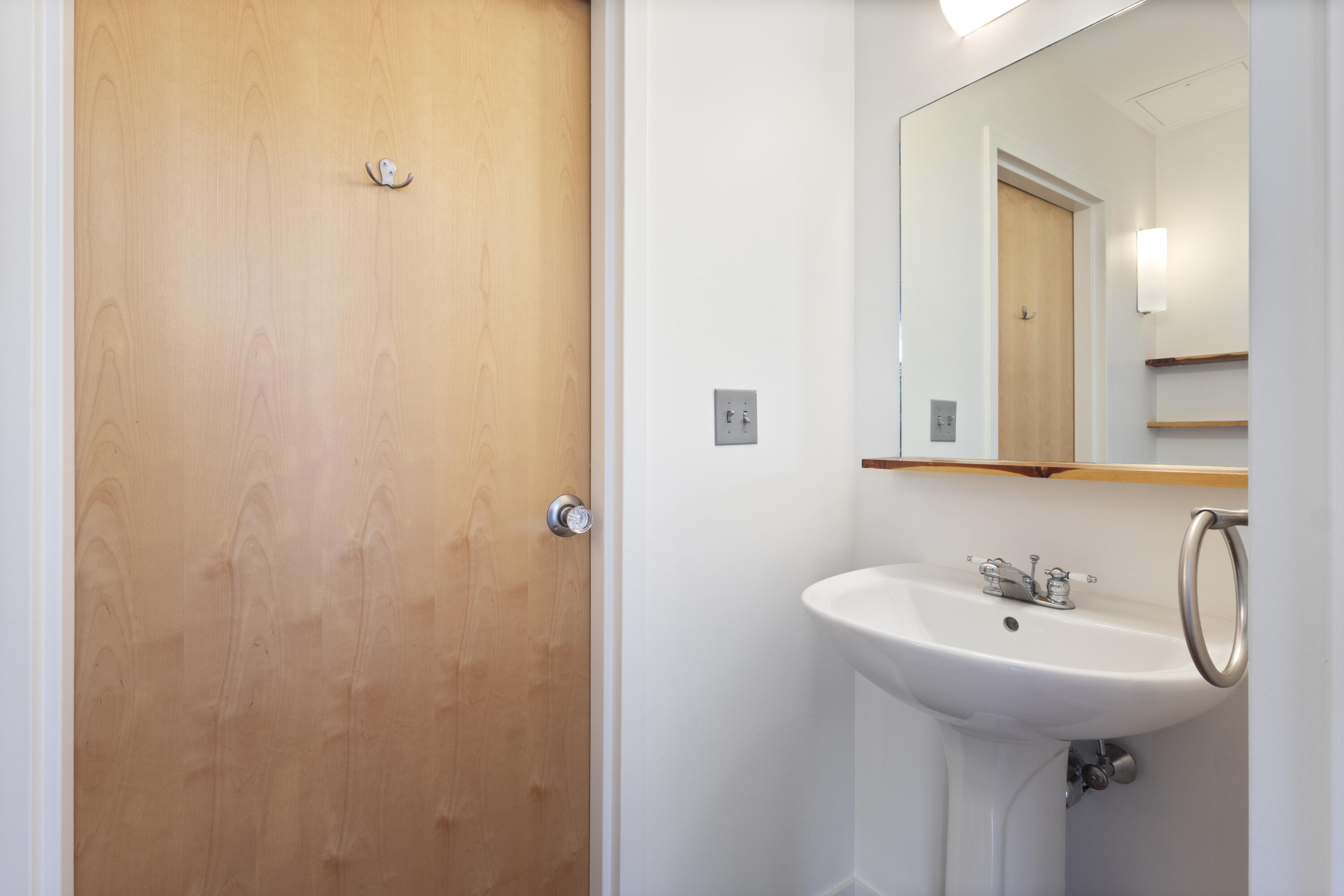 15 Brown Street, Unit 405 Portland, ME 04101 - Photo 21 of 46 1st Floor Bath