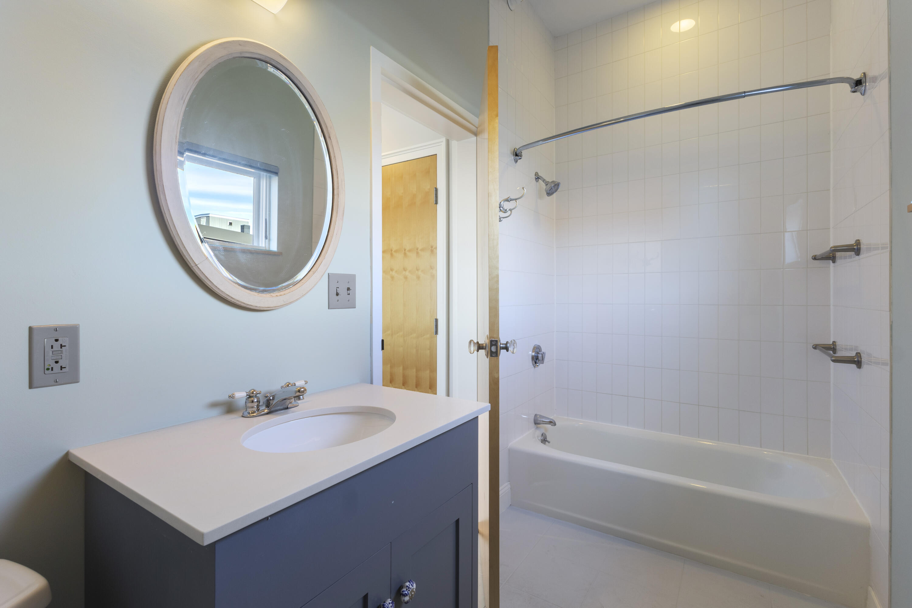 15 Brown Street, Unit 405 Portland, ME 04101 - Photo 33 of 46 Primary Bath