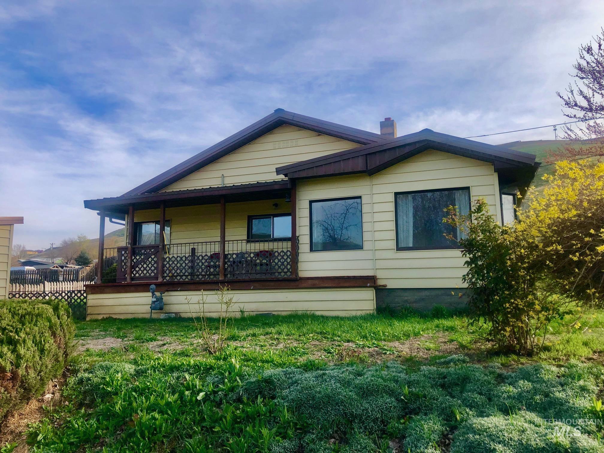 323 Hays Street Asotin, WA 99402 - Photo 2 of 23