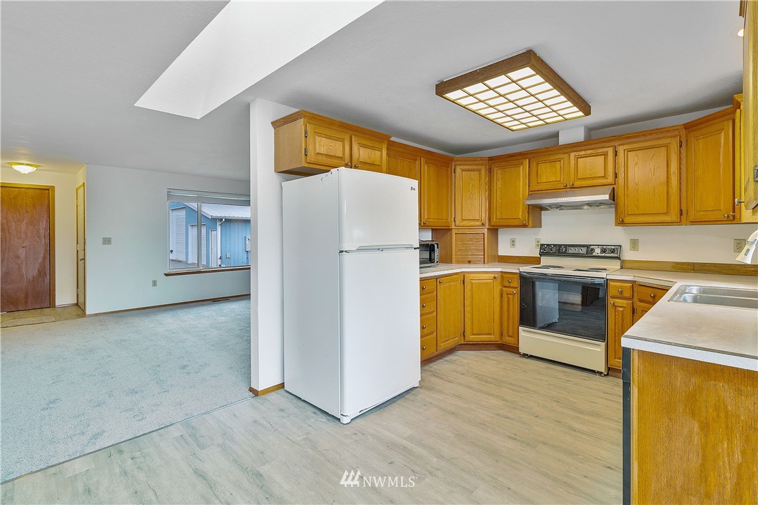 704 West Avery Road Winlock, WA 98596 - Photo 22 of 32 a kitchen with a refrigerator and a stove top oven