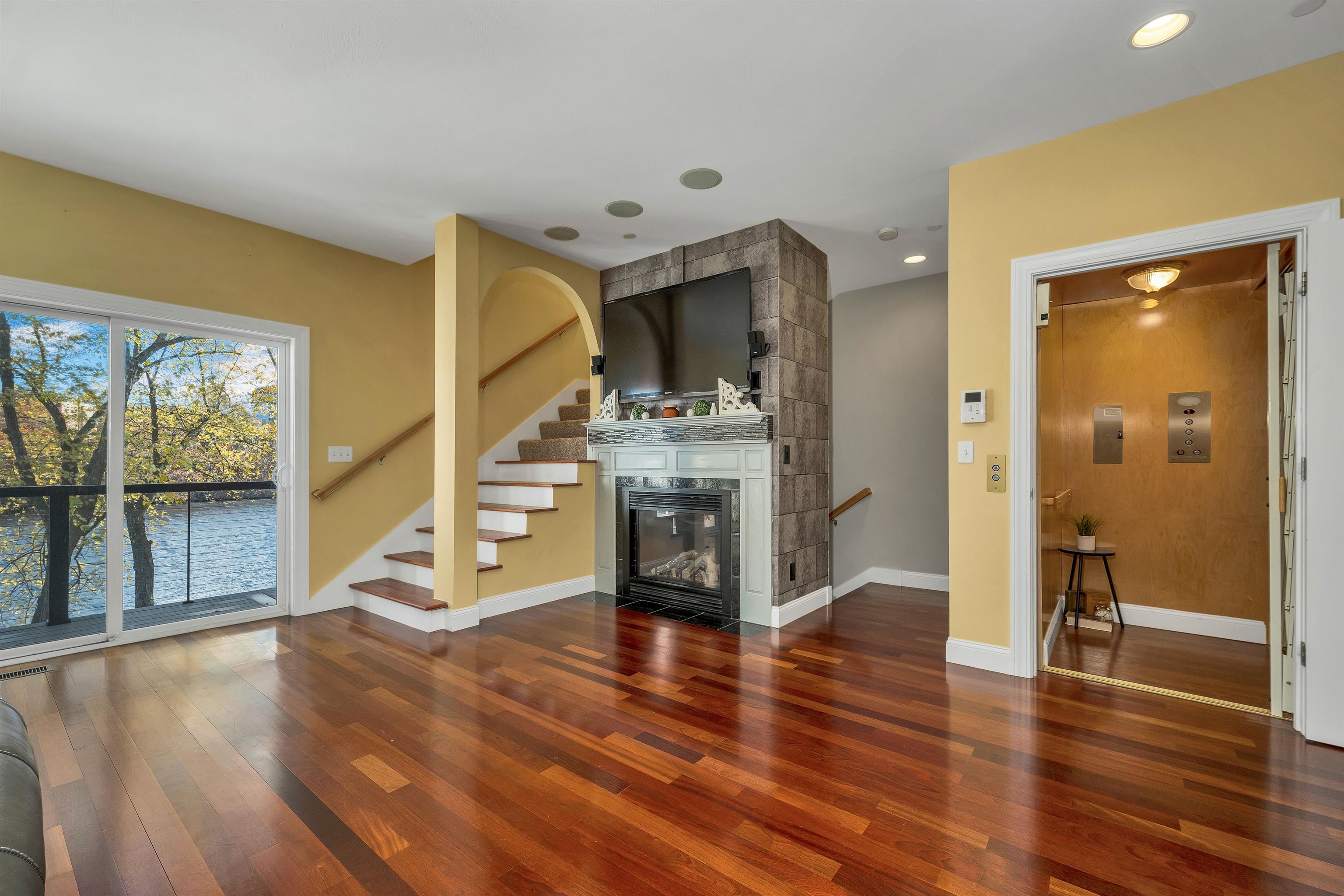 17 Riverfront Drive, Unit 3 Manchester, NH 03102 - Photo 27 of 59