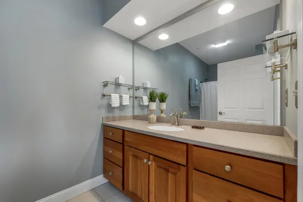 $675,000 | 17 Riverfront Drive, Unit 3, Manchester, NH 03102