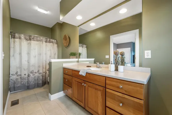 $675,000 | 17 Riverfront Drive, Unit 3, Manchester, NH 03102