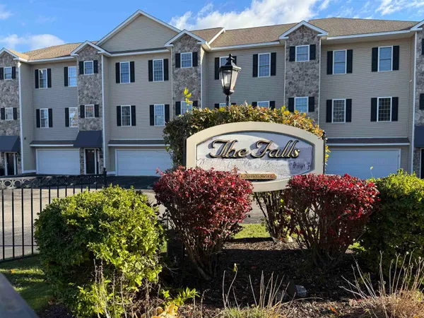 $675,000 | 17 Riverfront Drive, Unit 3, Manchester, NH 03102