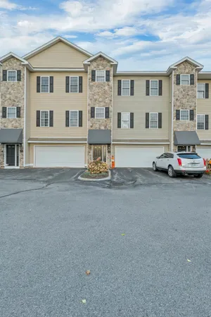 $675,000 | 17 Riverfront Drive, Unit 3, Manchester, NH 03102