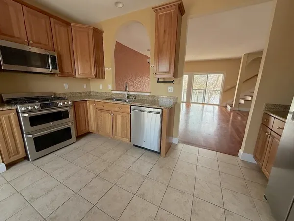 $675,000 | 17 Riverfront Drive, Unit 3, Manchester, NH 03102