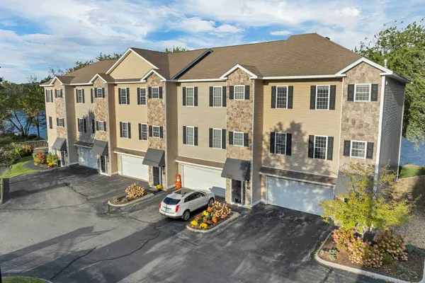 $675,000 | 17 Riverfront Drive, Unit 3, Manchester, NH 03102