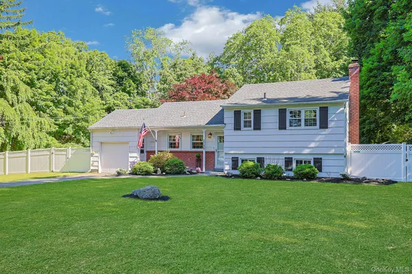 $650,000 | 2798 Holly Drive, Yorktown Heights, NY 10598