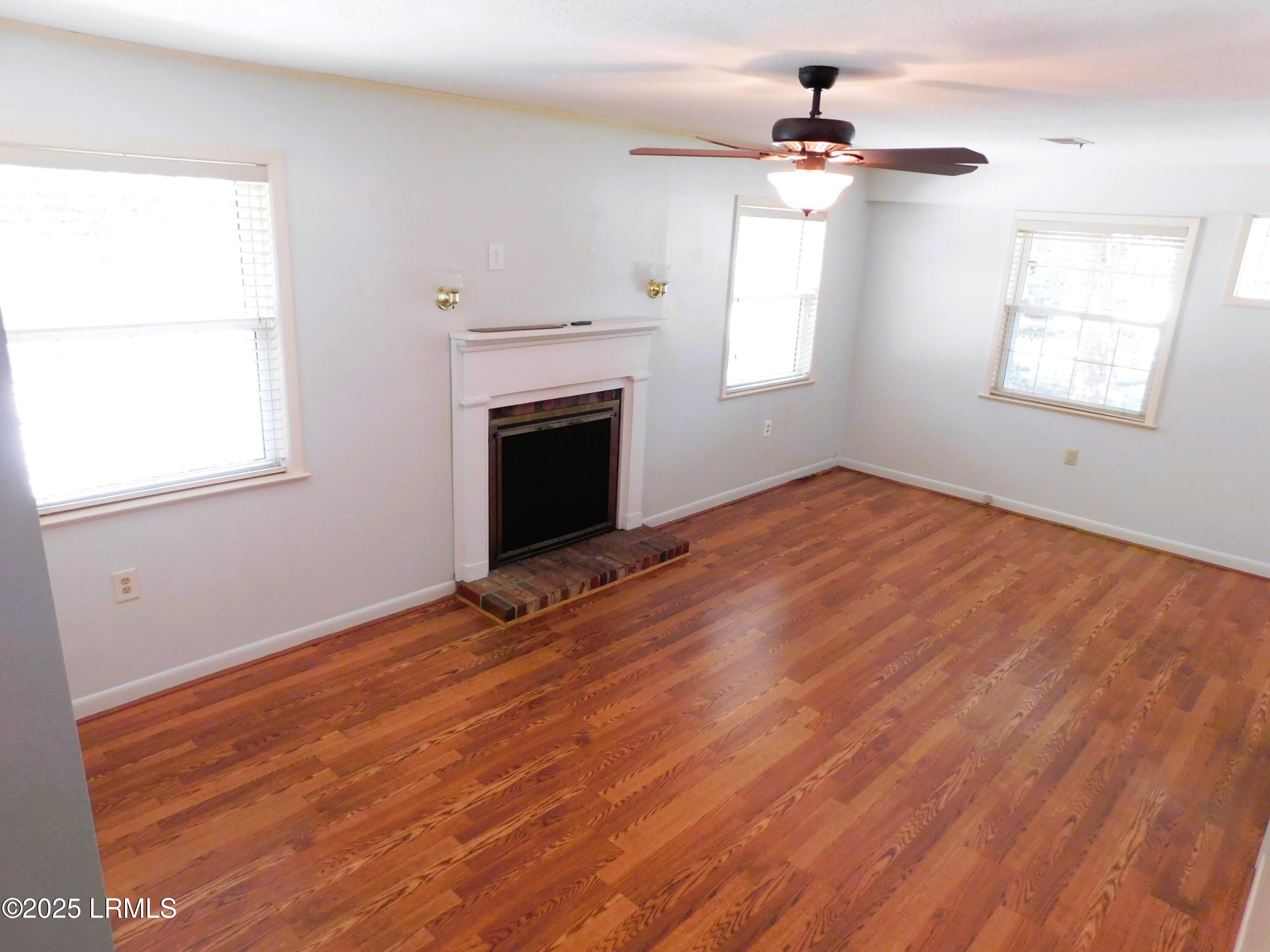 1507 Battery Creek Road Beaufort, SC 29902 - Photo 15 of 33 Family Room