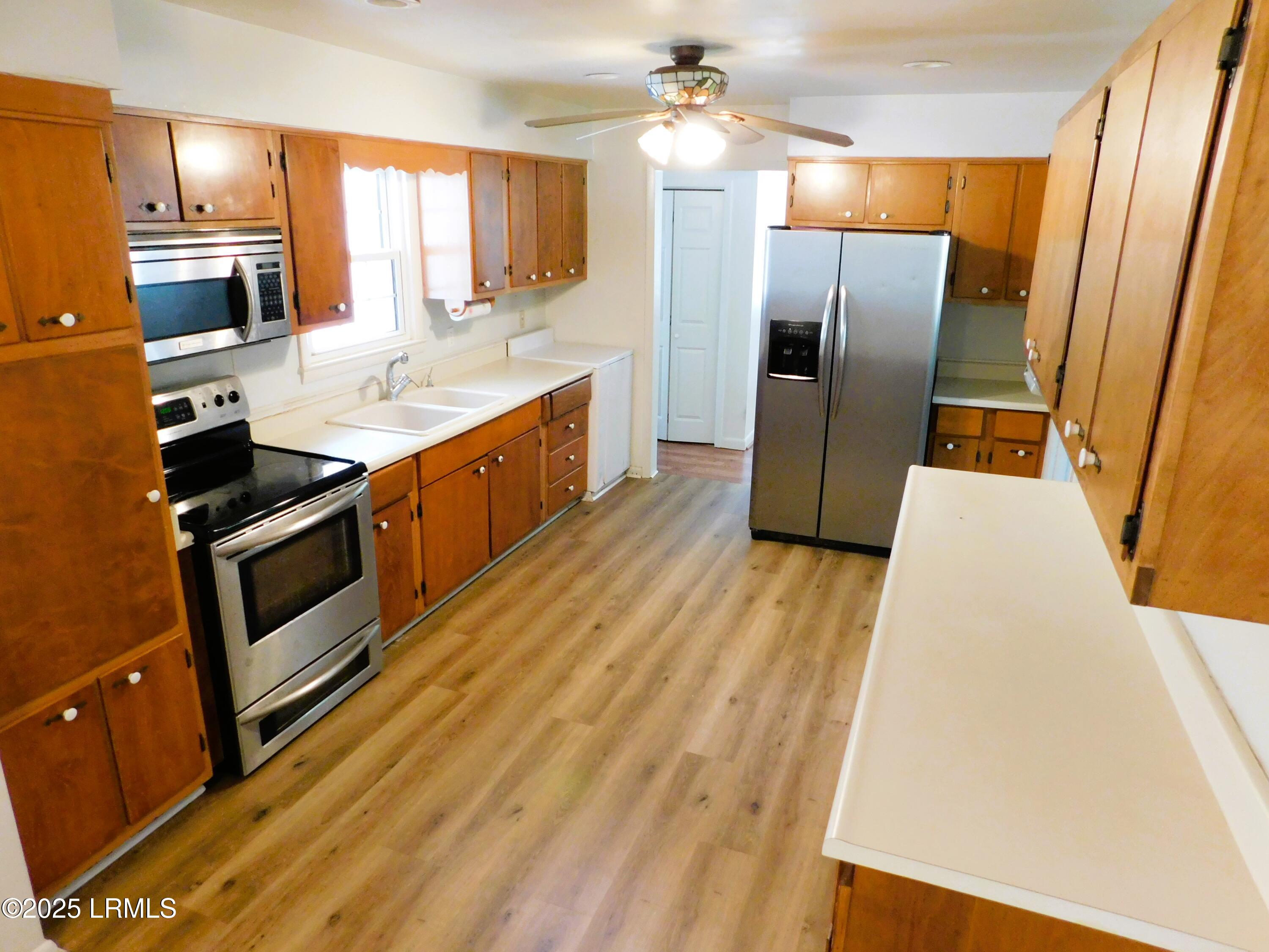 1507 Battery Creek Road Beaufort, SC 29902 - Photo 16 of 33 Kitchen
