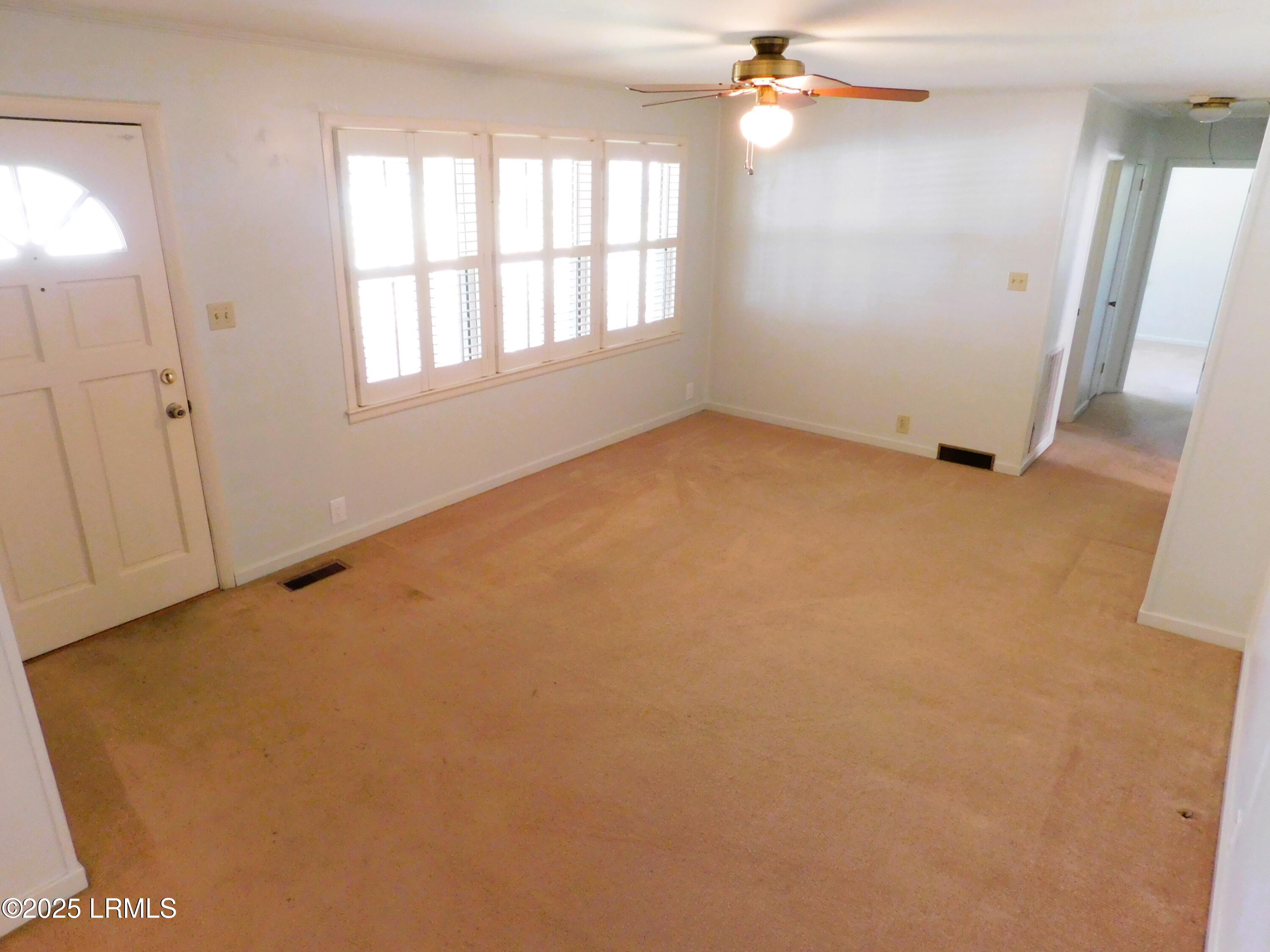 1507 Battery Creek Road Beaufort, SC 29902 - Photo 19 of 33 Living Room