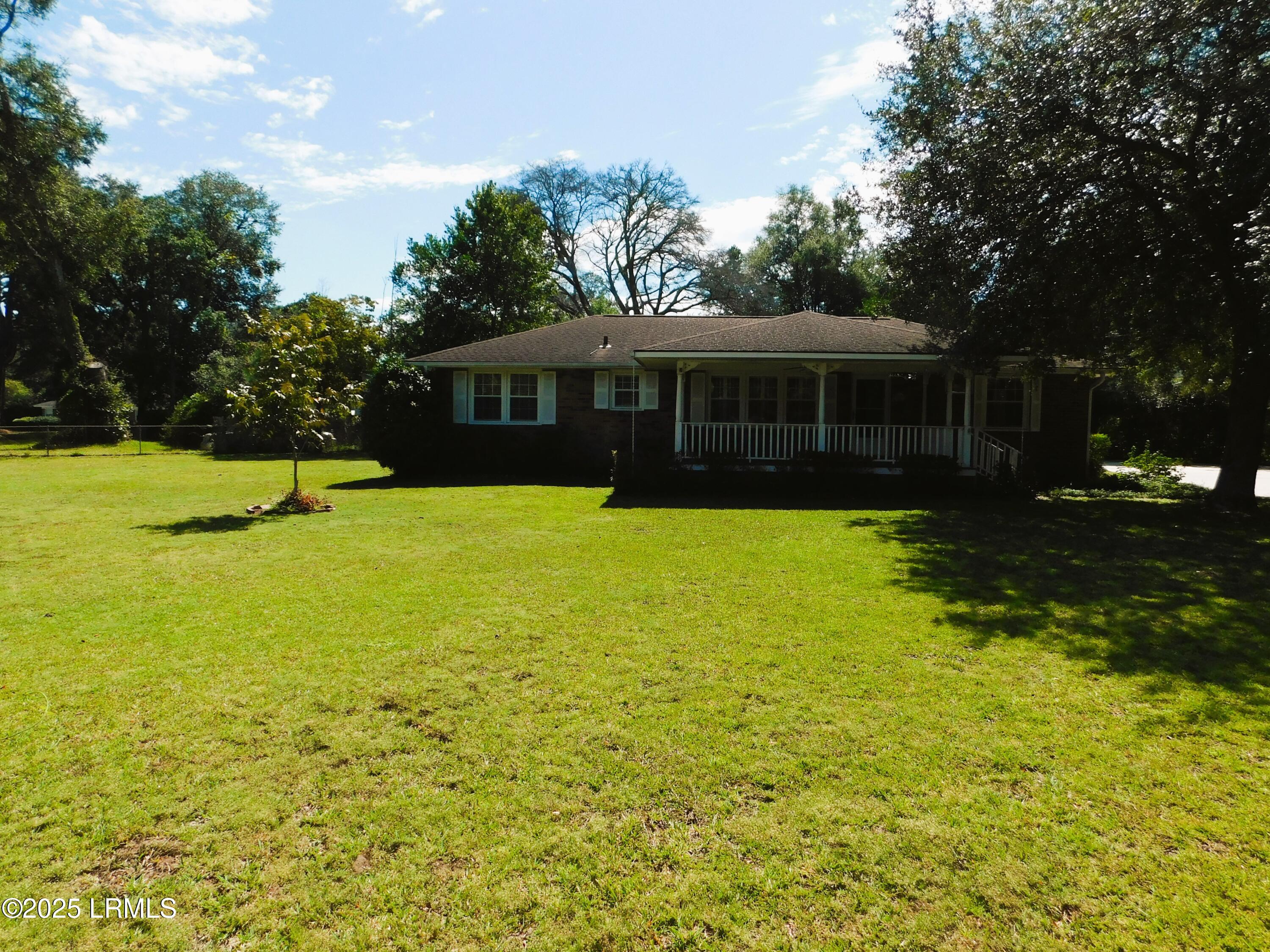 1507 Battery Creek Road Beaufort, SC 29902 - Photo 32 of 33 Front Yard