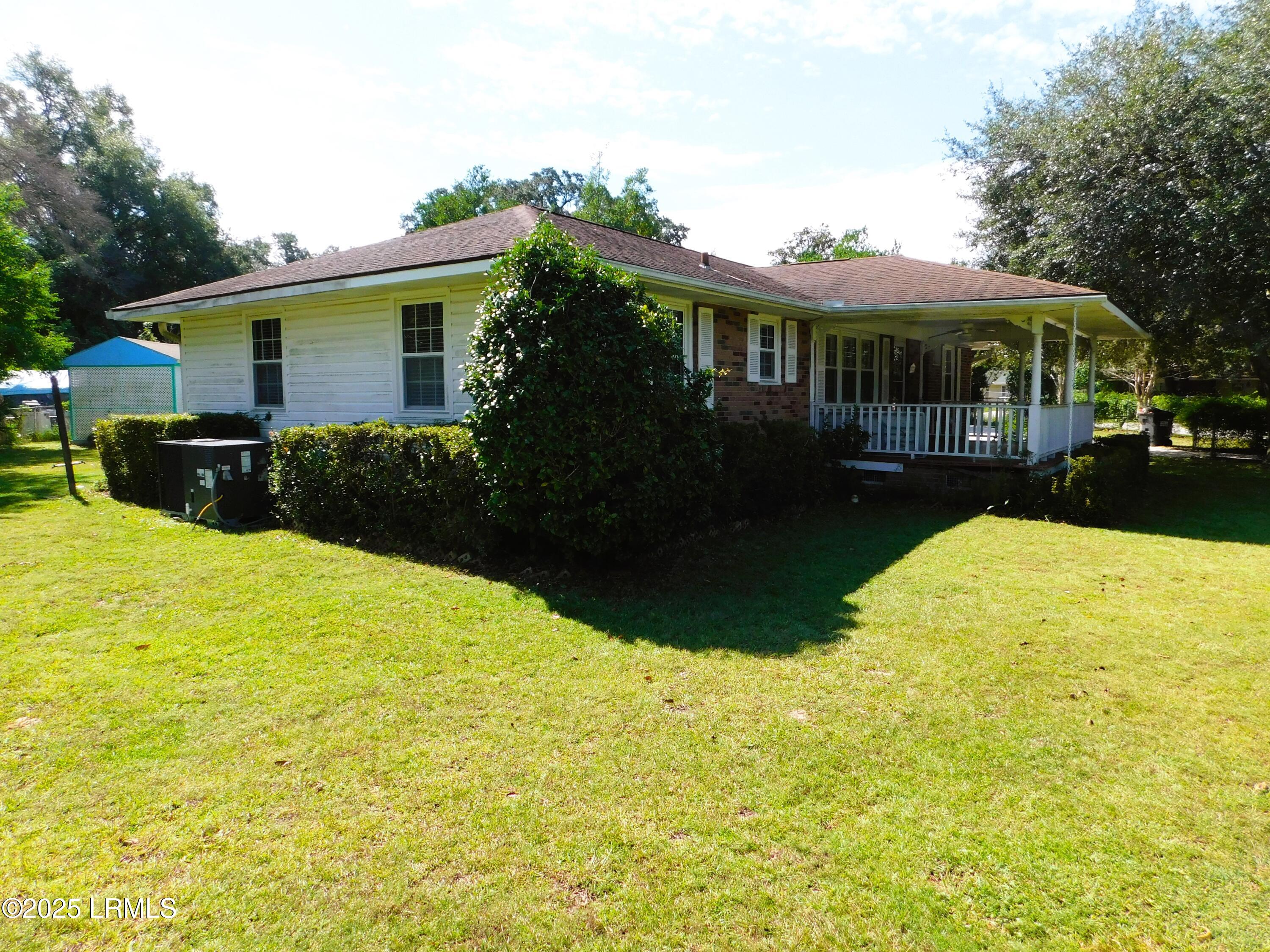 1507 Battery Creek Road Beaufort, SC 29902 - Photo 4 of 33 Left of Home