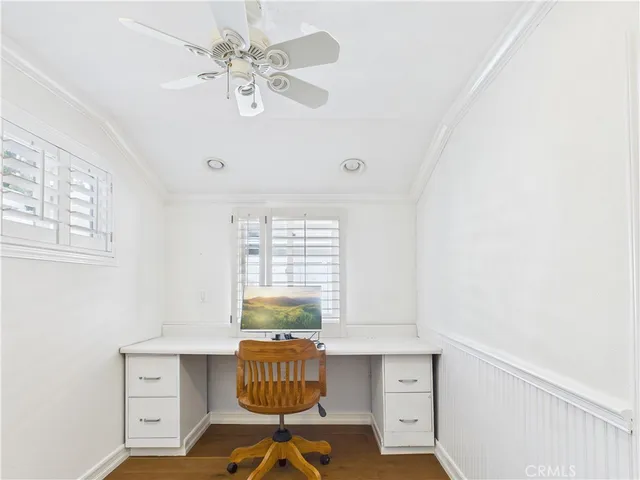 a view of a back yard