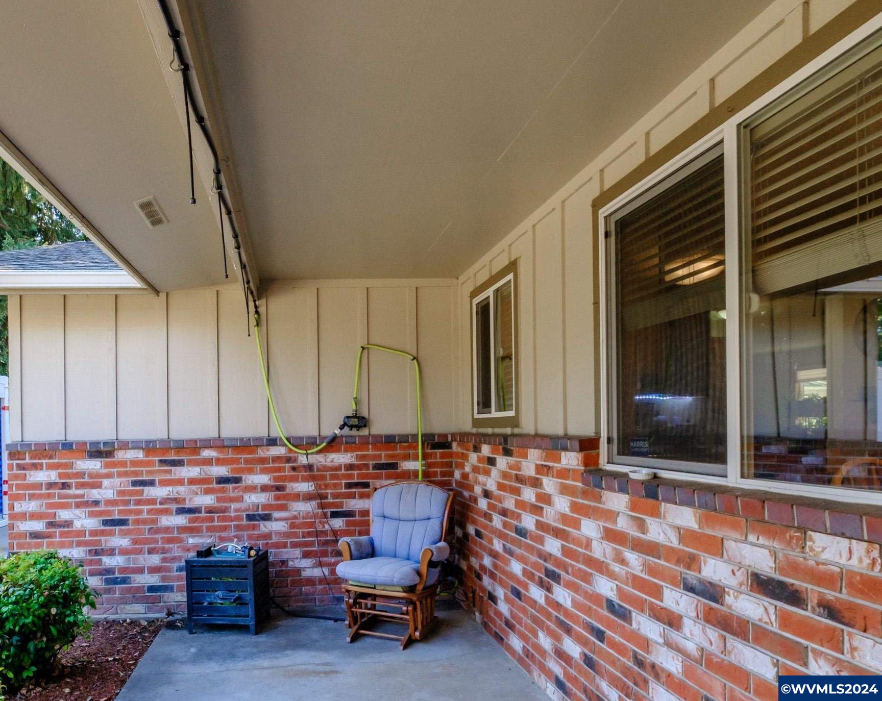 1214 Northeast Springwood Drive Albany, OR 97321 - Photo 3 of 50