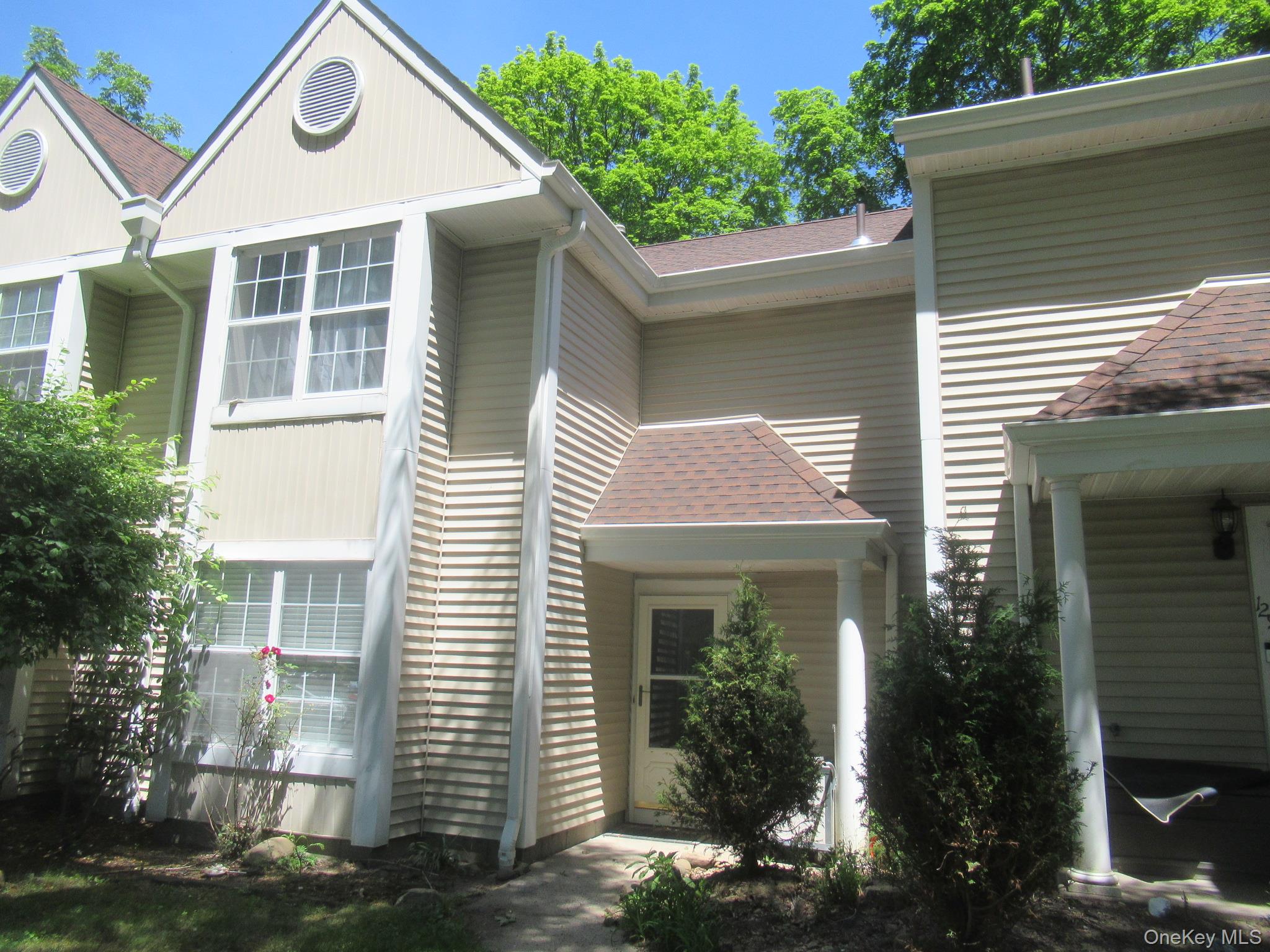 127 Creekside Circle Spring Valley, NY 10977 - Photo 3 of 6