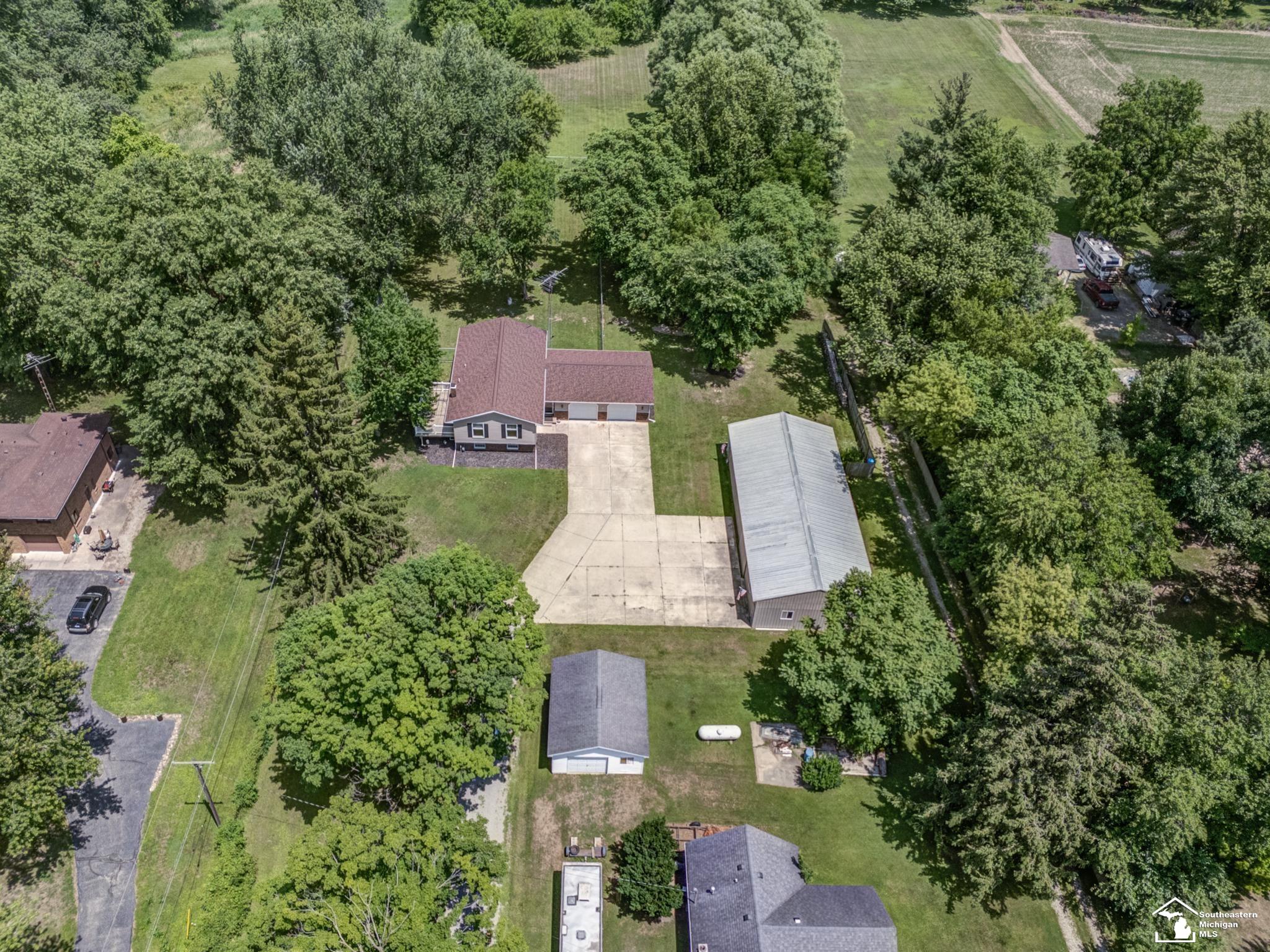 8870 Dixon Road Monroe, MI 48161 - Photo 4 of 45
