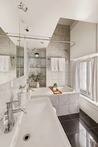 $2,995,000 | 9 Murray Street, Unit 5SE | TriBeCa