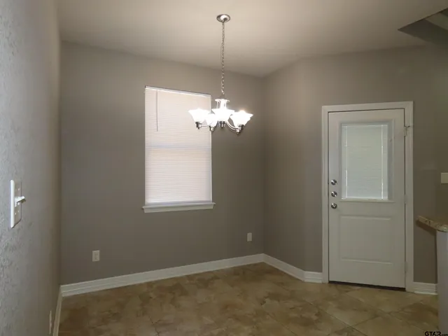 $1,900 | 15542 County Road 178, Tyler, TX 75703