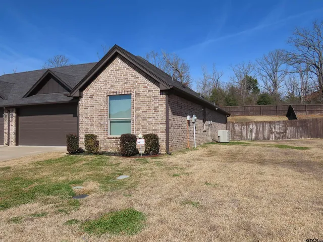 $1,900 | 15542 County Road 178, Tyler, TX 75703