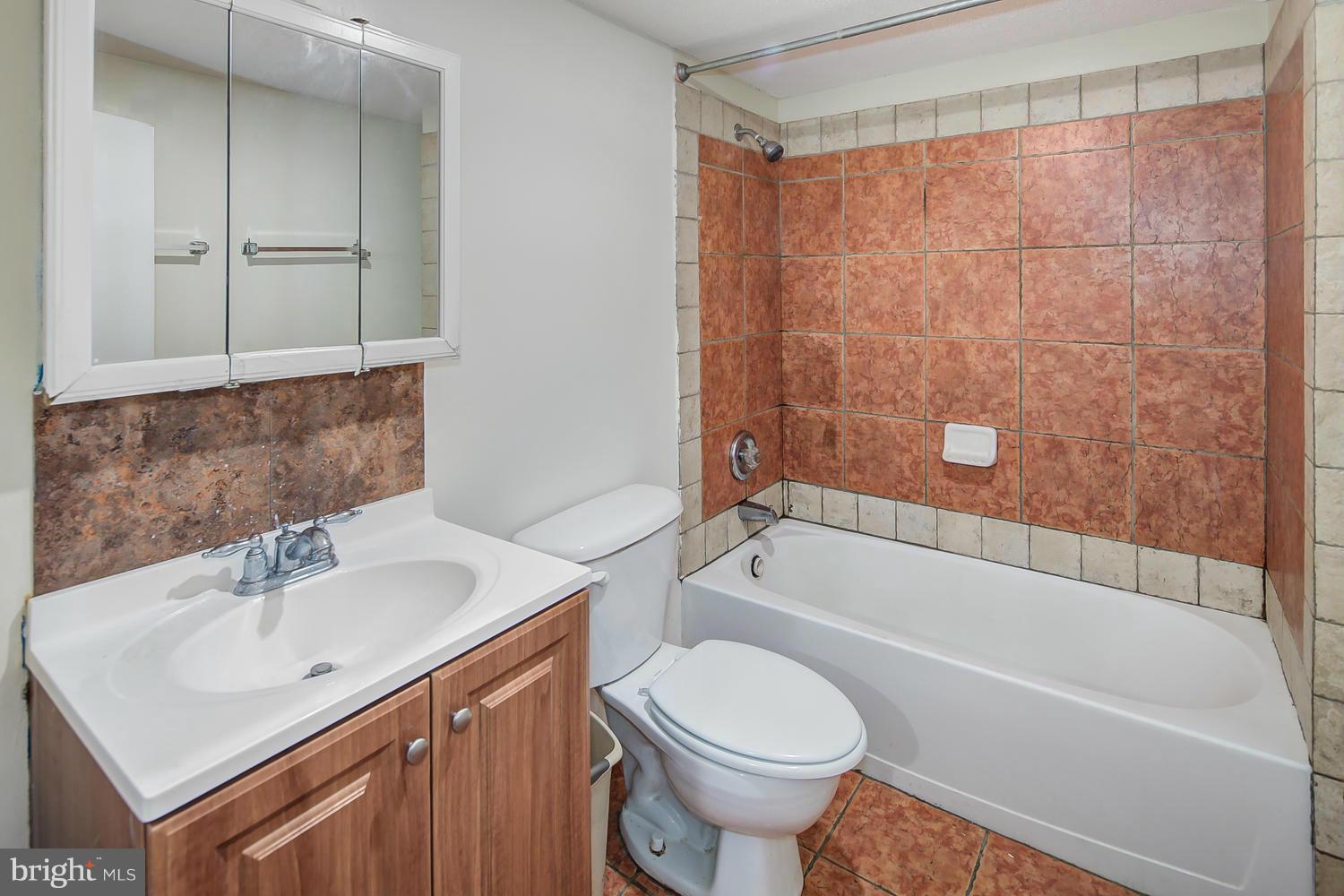 4924 Powder Mill Road Beltsville, MD 20705 - Photo 24 of 30 Bath