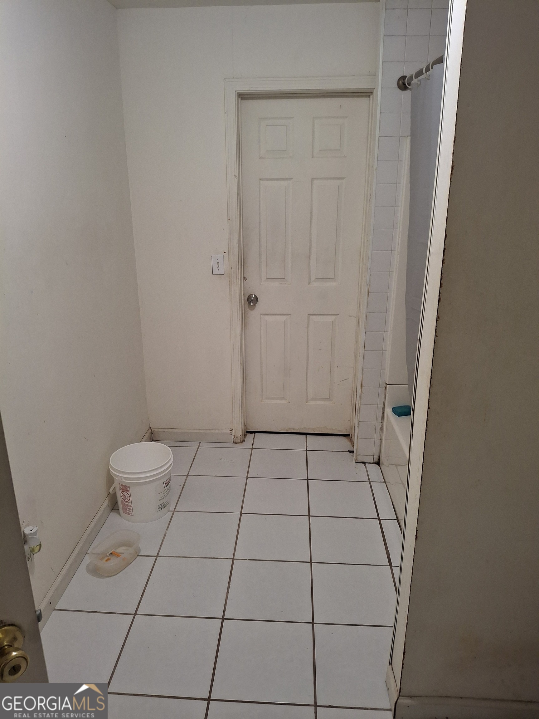 3284 Clubside View Court Southwest Snellville, GA 30039 - Photo 5 of 10 a view of an empty room