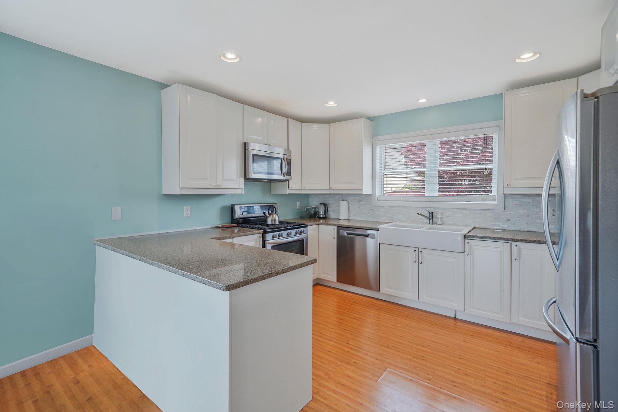 374 Rider Avenue Patchogue, NY 11772 - Photo 7 of 24
