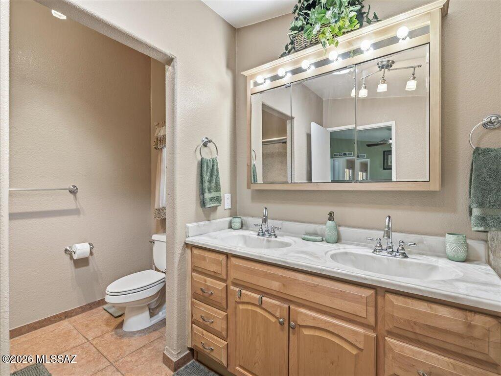 424 North Salero View Road Vail, AZ 85641 - Photo 17 of 35 Primary Bathroom