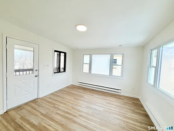 $2,400 | 76 Highland Court, Unit A, West Haven, CT 06516