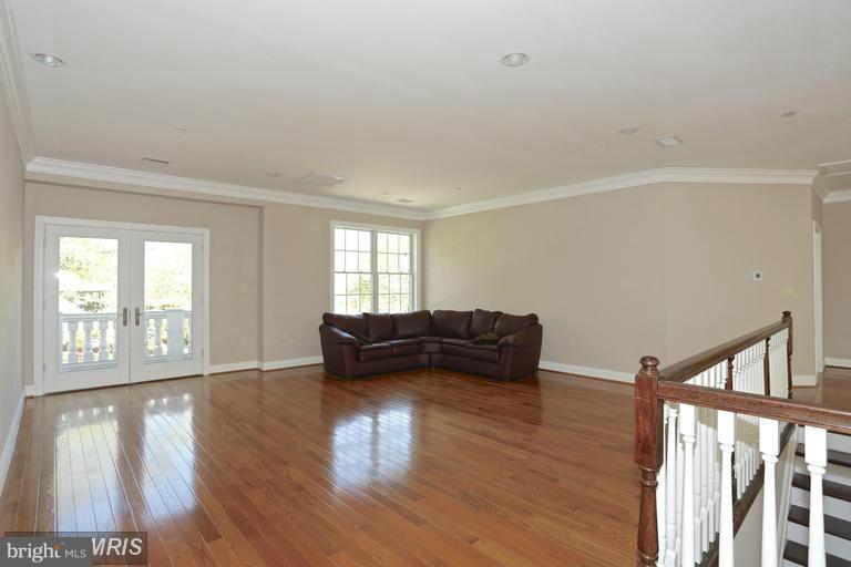 9122 Friars Road Bethesda, MD 20817 - Photo 18 of 30 Family Room