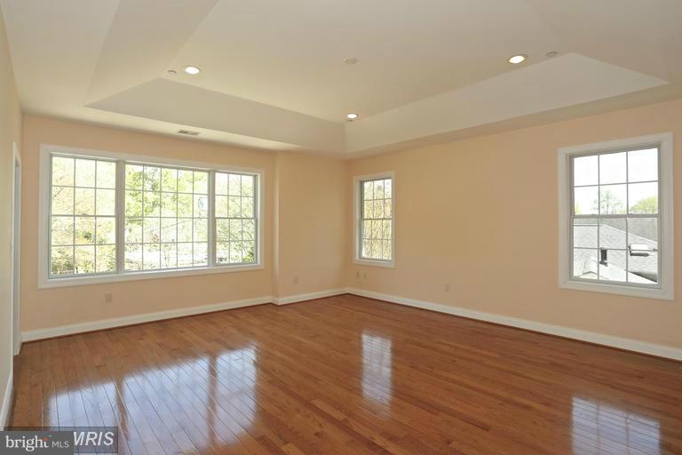 9122 Friars Road Bethesda, MD 20817 - Photo 20 of 30 Bedroom (Master)