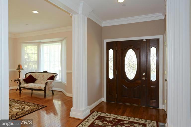 9122 Friars Road Bethesda, MD 20817 - Photo 3 of 30 Interior (General)