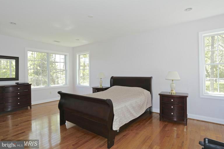 9122 Friars Road Bethesda, MD 20817 - Photo 22 of 30 Bedroom