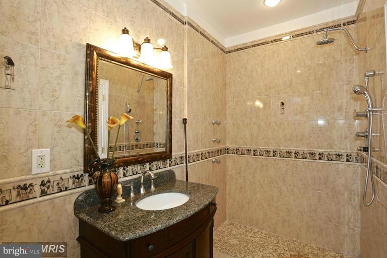 9122 Friars Road Bethesda, MD 20817 - Photo 23 of 30 Bath
