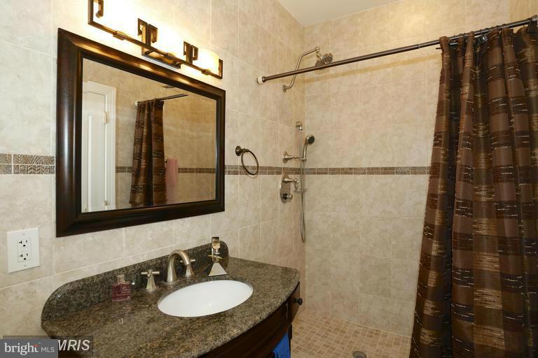 9122 Friars Road Bethesda, MD 20817 - Photo 25 of 30 Bath