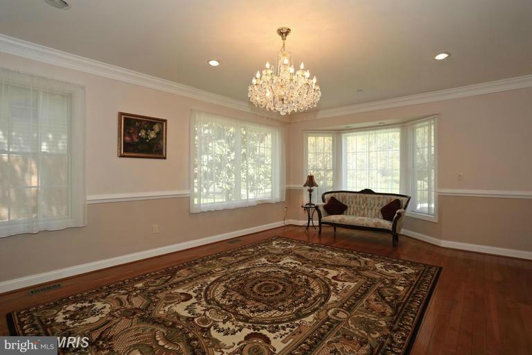 9122 Friars Road Bethesda, MD 20817 - Photo 4 of 30 Living Room