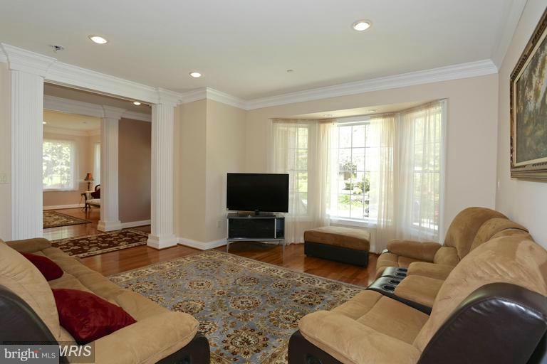 9122 Friars Road Bethesda, MD 20817 - Photo 5 of 30 Family Room