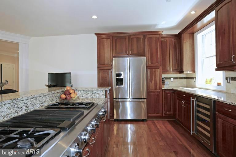 9122 Friars Road Bethesda, MD 20817 - Photo 8 of 30 Kitchen